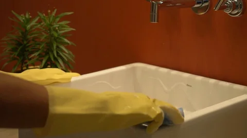 Cleaning the bathroom sink Stock-Footage 128546255