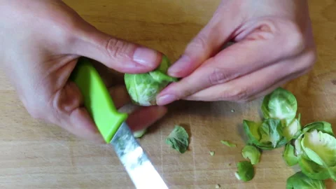 Cleaning Brussels Sprouts for Cooking 스톡 동영상 247051284