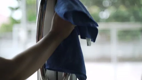 Cleaning building entry door handle with spray alcohol Video stock 141911561