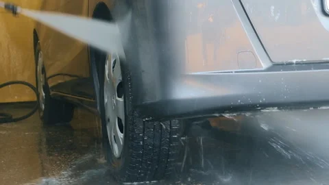 Cleaning Car Using High Pressure Water. Video stock 106044981