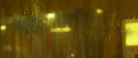 Cleaning a car windshield Vídeo Stock 342132278