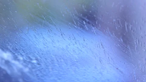 Cleaning car windshield from leaves with wipers Vídeo Stock 333923134