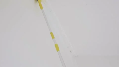 Cleaning ceiling cobwebs with an extension broomstick. Video stock 160030228