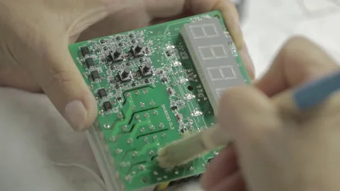 Cleaning circuit board 库存影片 78784905