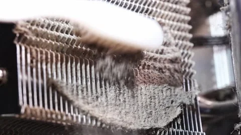 Cleaning computer radiator to remove dust buildup and improve performance 動画素材 304520405