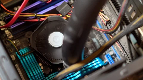 Cleaning the CPU fan of a personal computer with a vacuum cleaner. 動画素材 105397000
