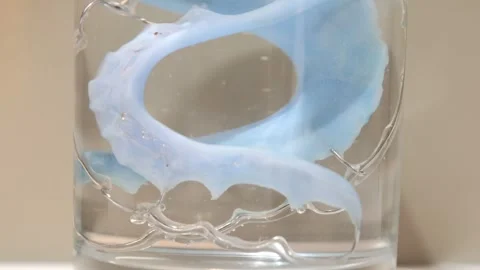 Cleaning a dental retainer with an effervescent tablet in water 動画素材 339173479