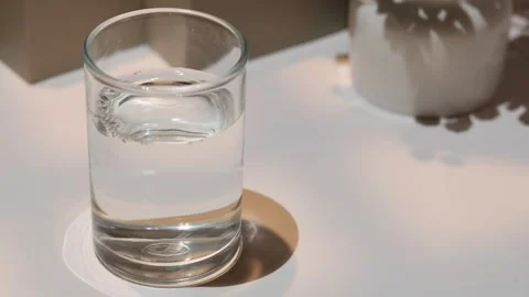 Cleaning dental retainer in water using an effervescent tablet 動画素材 339173336