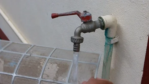 Cleaning dust  at air condition Stock-Footage 91001788