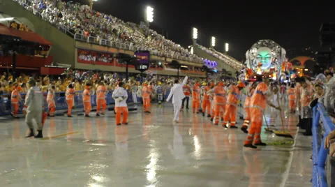 Cleaning at the end of the carnaval parade Video stock 37656378