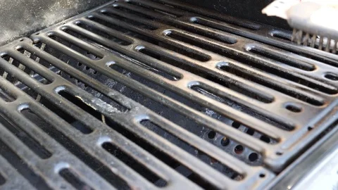 Cleaning the grill before barbecuing - good sound 4K Video stock 122385504