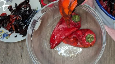 Cleaning Grilled Red Peppers Видео 166794084