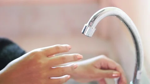 Cleaning hand pond5 스톡 동영상 89953076