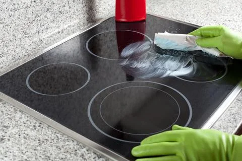 Cleaning the hob Stock-Fotos
