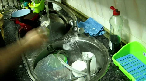 Cleaning the kitchen sink Stock-Footage 587398