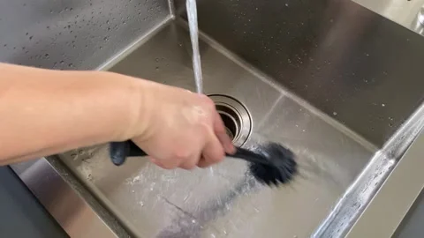 Cleaning kitchen sink thoroughly 스톡 동영상 342335554