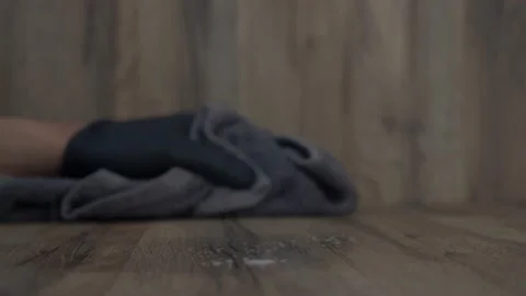 Cleaning the kitchen with spray bottle 4k Video stock 150810530