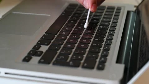 Cleaning laptop keyboard 動画素材 132962918