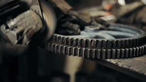 Cleaning the metal gear from rust Видео 95268702