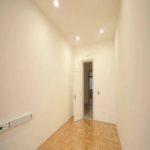 Cleaning office at construction site Stockbeeldmateriaal 69399135