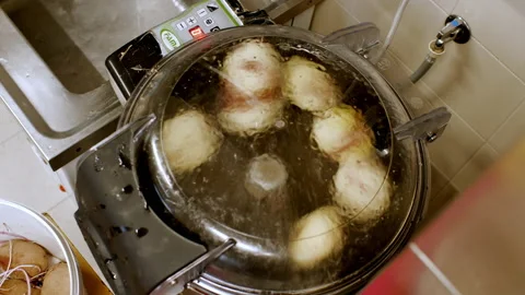 Cleaning potatoes machine in professional restaurant kitchen 스톡 동영상 233708454
