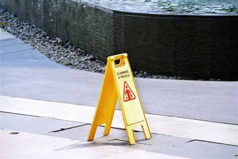 Cleaning In Progress Yellow Plastic Warning Sign Foto stock