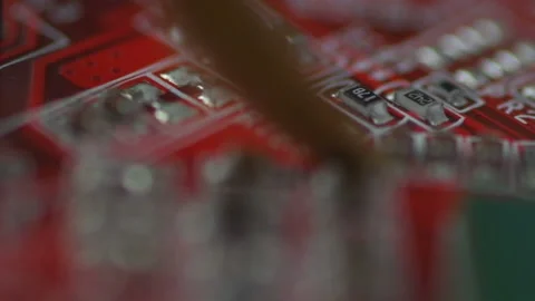 Cleaning the red microcircuit with a dry soft brush. Video stock 151246944