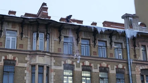 Cleaning roofs from snow Stockbeeldmateriaal 81057232