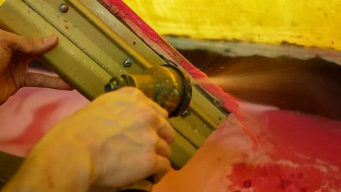 Cleaning a screen printing squeegee blade from excess ink high pressure water Video stock 104307514