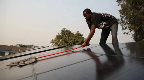 Cleaning solar panels Vídeos de archivo 37107369