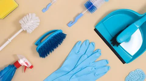 Cleaning tools pattern on pastel beige and blue background. Flat lay minimal  Foto stock