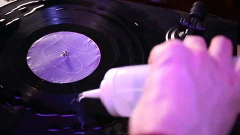 Cleaning vinyl records with a  liquid solution Stock-Footage 122598604