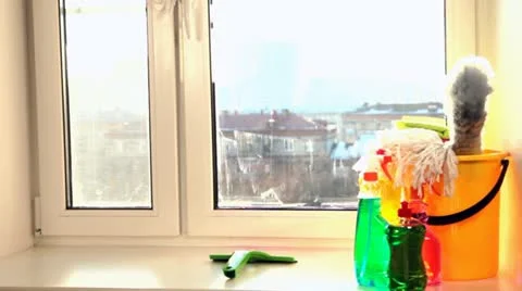 Cleaning a window Stock-Footage 21742540