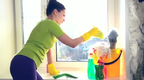 Cleaning a window Video stock 21765389