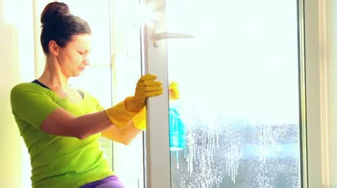 Cleaning a window Stockbeeldmateriaal 21765905