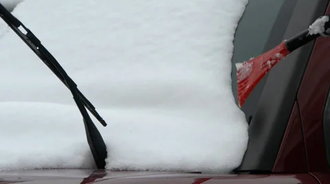 Cleaning windshield 스톡 동영상 36362974