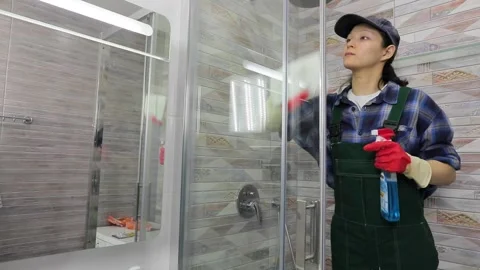 Cleans glass Stock Footage 149831093