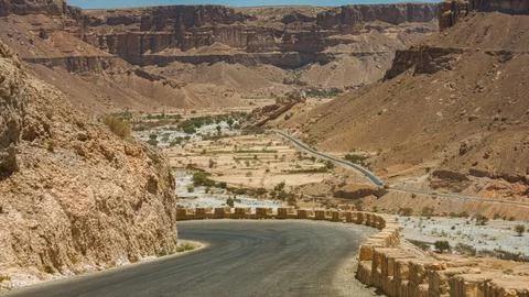 Clear and empty zigzag roads in Yemen City Stock Photos