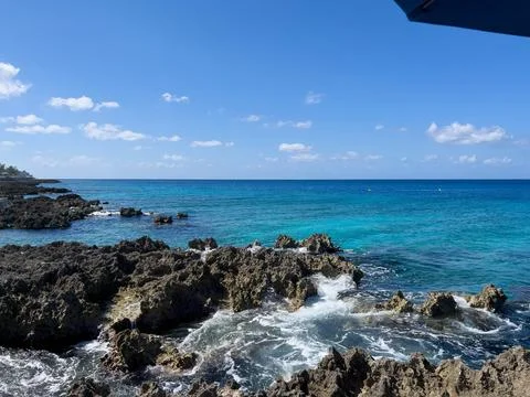 The clear blue ocean off of turtle reef in Cayman Islands on a beautiful bl.. Stock Photos