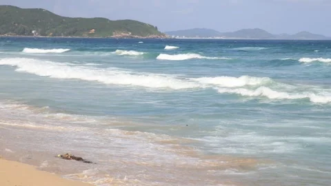 Clear blue sea wave rushing to the beach, Hainan, Stockbeeldmateriaal 302473953