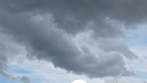 Clear Blue Sky with Minimal Soft White Clouds 스톡 사진