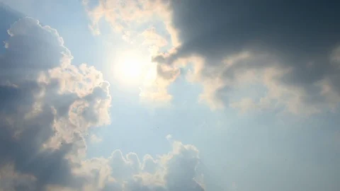 Clear blue sky with plain white cloud. Stock-Footage 109605360