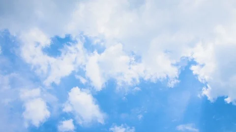 Clear blue sky with plain white cloud. Stock-Footage 109605916