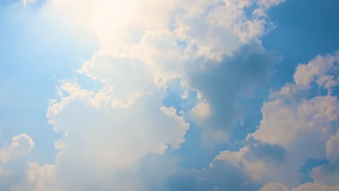 Clear blue sky with plain white cloud. Stock-Footage 109606232