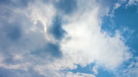 Clear blue sky with plain white cloud. Stock-Footage 109606753