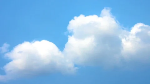 Clear blue sky with plain white cloud. Stock-Footage 109607633