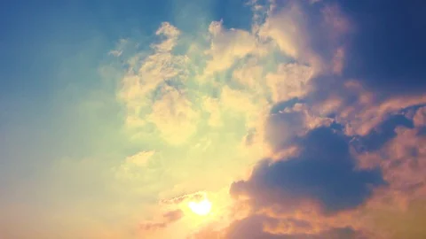 Clear blue sky with plain white cloud. Stock-Footage 109608032