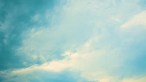 Clear blue sky with plain white cloud. Stock-Footage 109608690