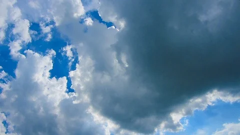 Clear blue sky with plain white cloud. Stock-Footage 109610048