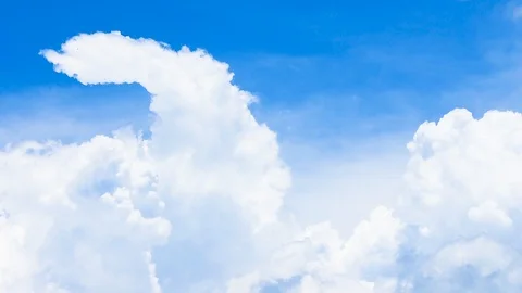 Clear blue sky with plain white cloud. Stock-Footage 109610301